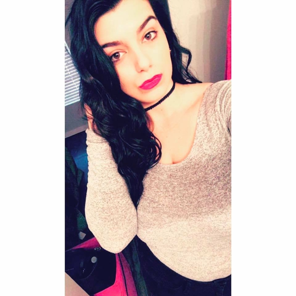 Meet your Posher, Almira